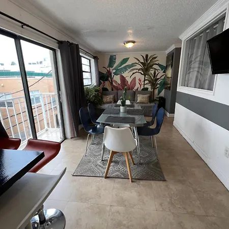 3 Bedroom Apartment With Balconies Near The Beach W Parking